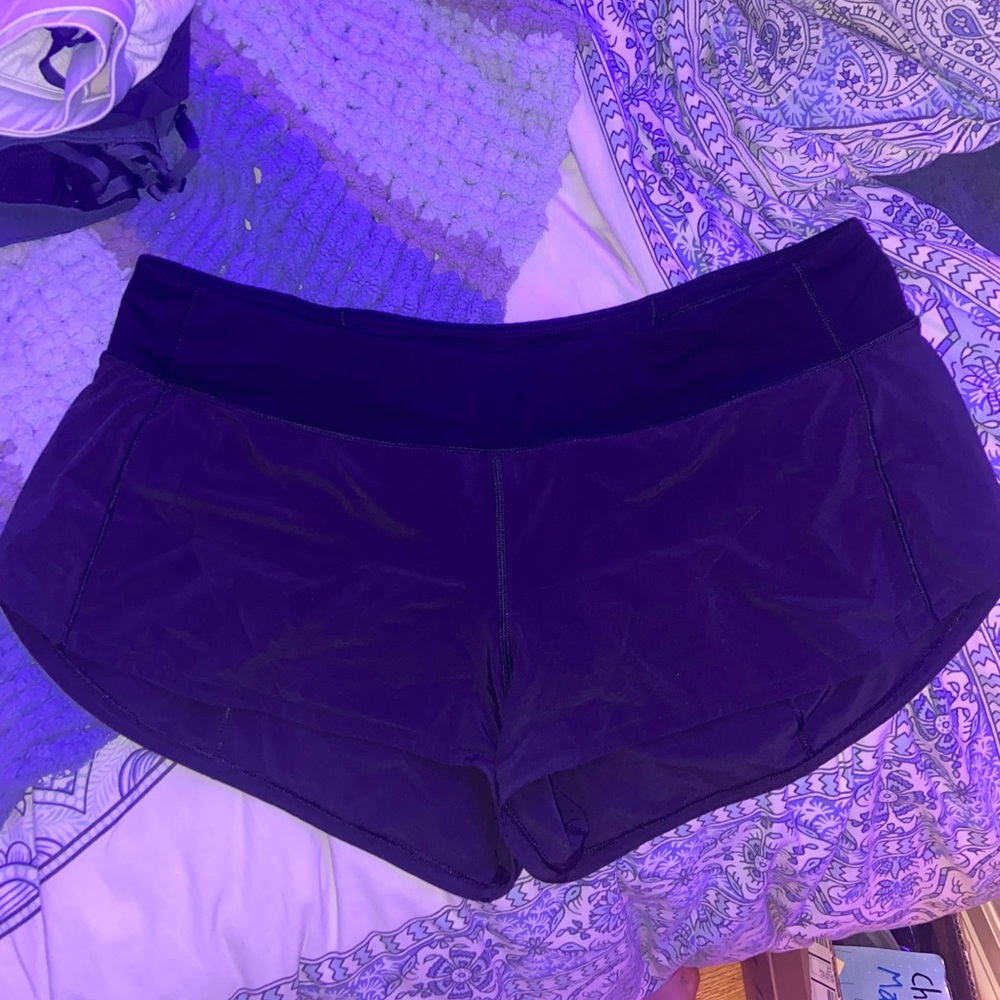 black lululemon shorts